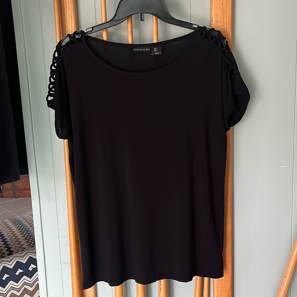 Tahari Crisscross Lace Up Shoulder Detail Top (L)